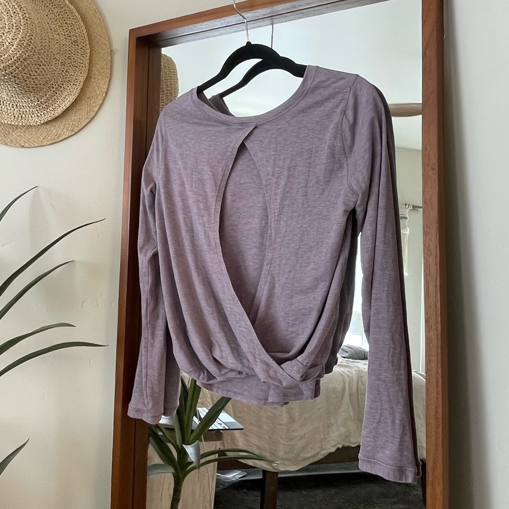 Lululemon Long Sleeve Shirt with Keyhole Purple Size 4